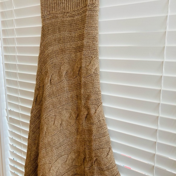 Brandy Melville Wool Poncho Shawl - Picture 4 of 6